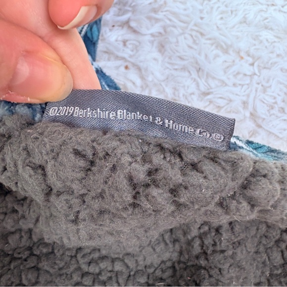 BERKSHIRE PET COLLECTION Blue and Gray Patterned fleece Dog Sweater size medium - Picture 11 of 12